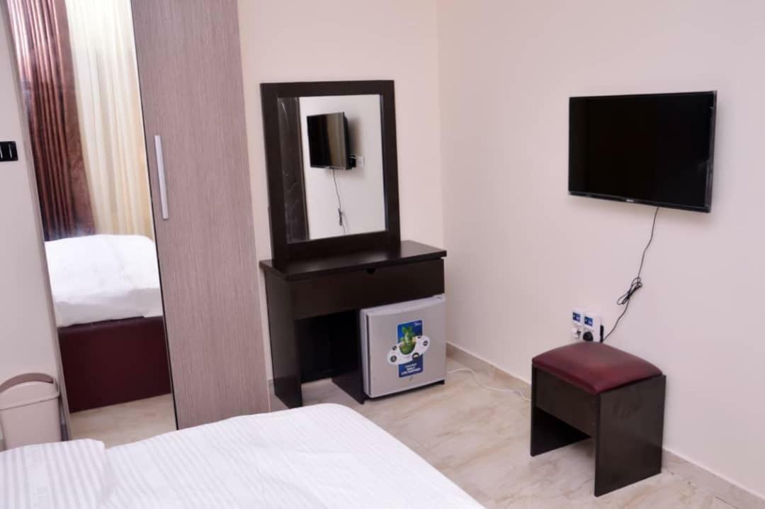 City Nest Hotel Ogombo ภายนอก รูปภาพ