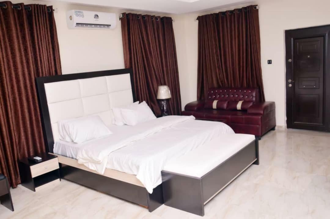 City Nest Hotel Ogombo ภายนอก รูปภาพ